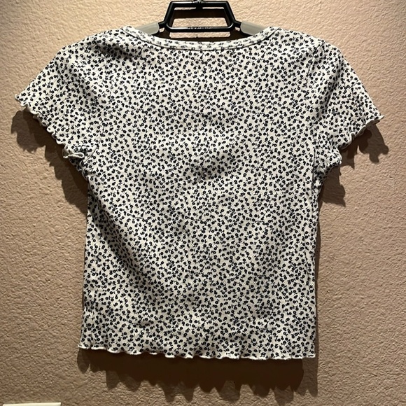 Brandy Melville Women’s Floral Button Down Lettuce Trim Shirt Size XS-Small - Picture 7 of 8